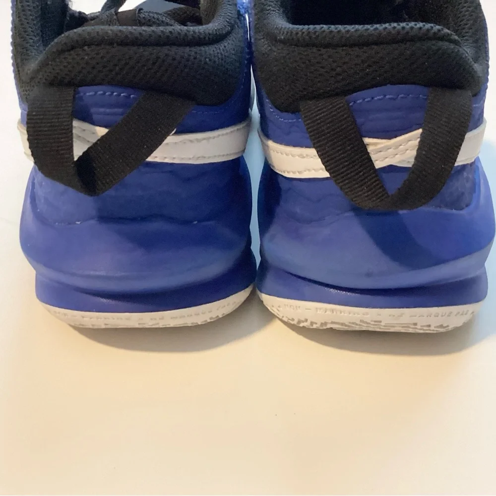 Nike Boys Team Hustle D 10 Basketball Sneakers - Black/Blue - Size 4.5